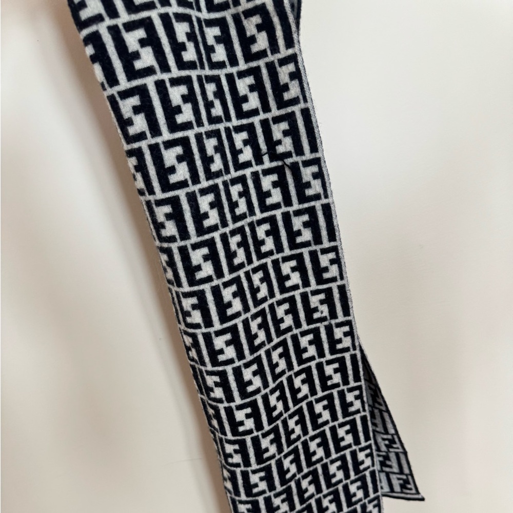 Fendi vintage scarf 100% authentic
